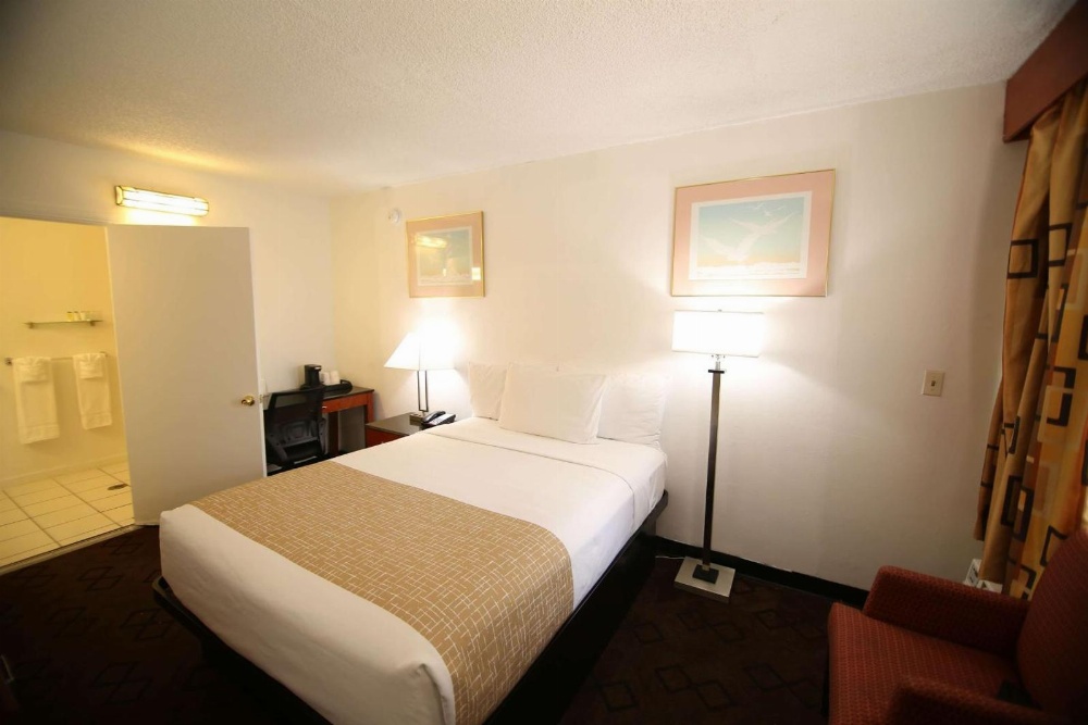 Travelodge by Wyndham Burbank-Glendale