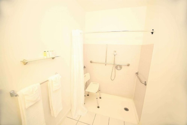 Travelodge by Wyndham Burbank-Glendale image 11